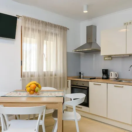 Apartmani Marko I Ana Marina Exterior photo