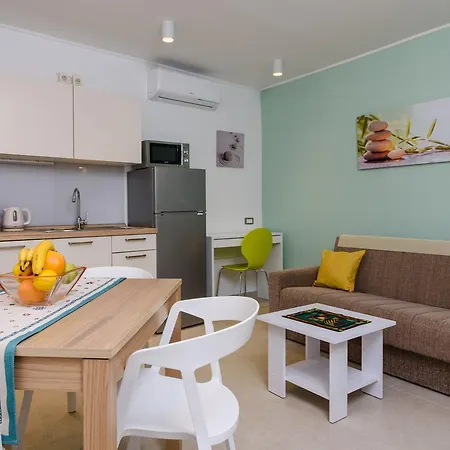 Apartmani Marko I Ana Marina Exterior photo