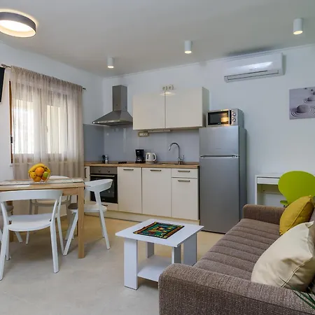 Apartmani Marko I Ana Marina Exterior photo